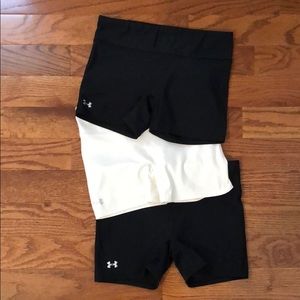 Under Armour spandex - 2 black / 1 white / size M